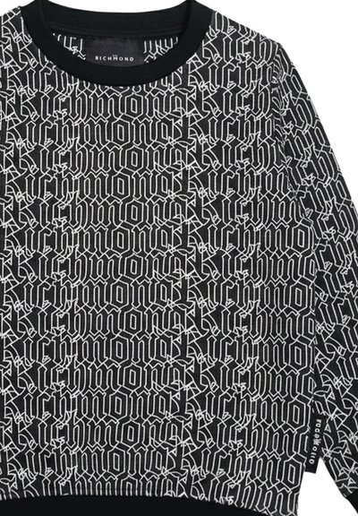 Maglia nera a maniche lunghe con testo bianco in stile gotico "Richmond" ripetuto e colletto nero.
