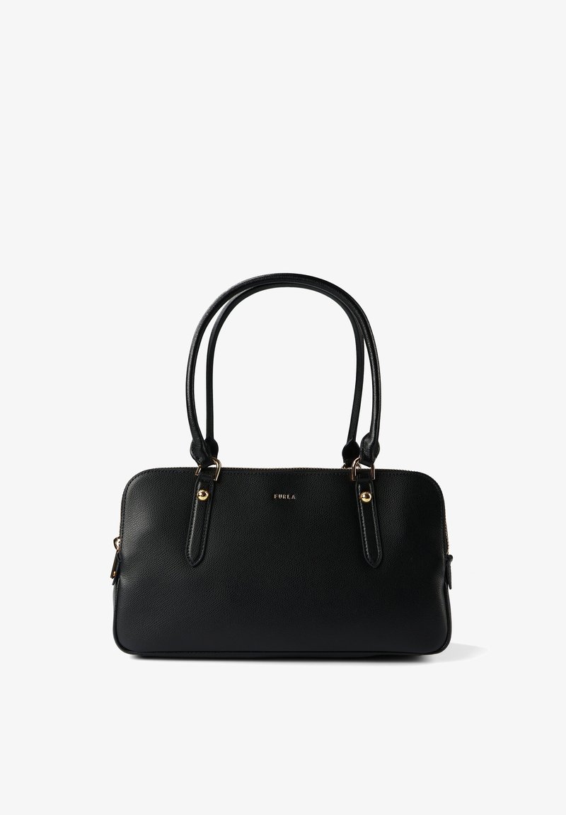 Μαύρη δερμάτινη τσάντα χειρός με δύο στρογγυλεμένες λαβές, χρυσές μεταλλικές λεπτομέρειες, κλείσιμο με φερμουάρ και υφή στην επιφάνεια. Φέρει το λογότυπο της μάρκας στο μπροστινό μέρος.