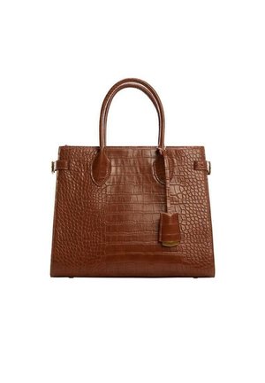Bruine leren handtas met krokodillenmotief, twee handvatten, goudkleurig beslag en een rechthoekige, gestructureerde vorm op een witte achtergrond.