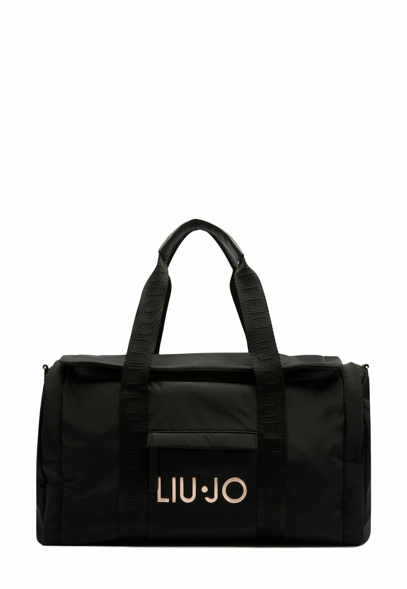 Sac de sport noir en nylon avec double poignées, doté d'une fermeture éclair sur le dessus, d'une poche à l'avant et d'un accent logo doré sur le devant.