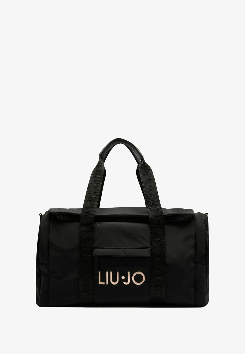 Juodas nailoninis sportinis krepšys su dviem rankenomis, turintis užtrauktuką viršuje, papildomą kišenę ir auksinę logotipo akcentą priekyje.
