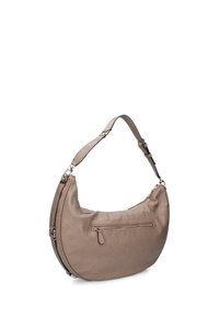 Borsa a spalla in pelle tan con design curvo, caratterizzata da un motivo testurizzato, una tasca con zip frontale e una tracolla regolabile.