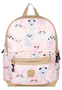 Roze stoffen rugzak met verschillende cartoon dierengezichten, gouden hardware accenten, een enkele handgreep aan de bovenkant en een voorvak met rits.