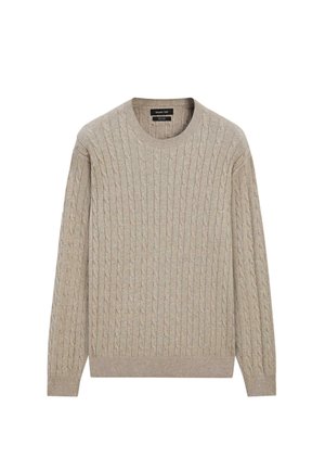 Pull tricoté beige avec une texture côtelée, doté d'un col rond et de manches longues. Motif torsadé sur toute la surface.