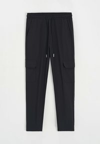 Pantalons cargo noirs avec une taille élastique, cordon de serrage, deux poches latérales et deux poches cargo à l'avant. Texture lisse, design de jambe fuselée.
