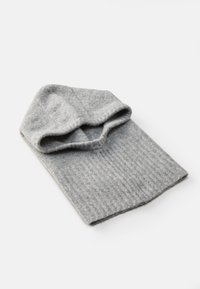 Gorro de lã cinza com uma dobra na bainha e um padrão ribado texturizado. Material macio e espesso; design simples; adequado para o tempo frio.