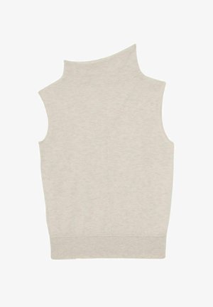 Lichtgrijze mouwloze top met een hoge kraag en een stijlvolle asymmetrische naad, tegen een eenvoudige witte achtergrond.