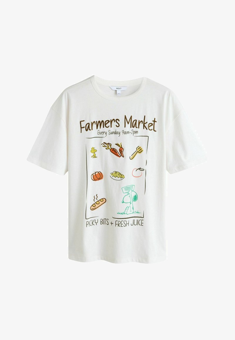 T-shirt blanc avec texte "Farmers Market", illustrations de carottes, citrouille, tarte, pain, et des personnages Snoopy et Woodstock.