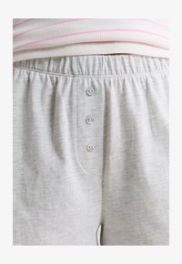 Non sélectionné, light grey