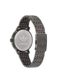 Montre en acier inoxydable noir avec un boîtier rond, un cadran lisse arborant le logo Adidas. Montre à maillon avec fermeture à clapet et accents de logo gravés.
