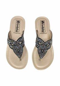Sandali flip-flop neri con un motivo decorativo a taglio adornato con piccoli dettagli trasparenti e metallici su una soletta dorata liscia.