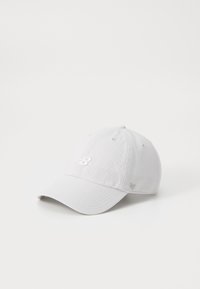 Cască de baseball gri din bumbac, cu un logo alb brodat pe partea din față, margine curbată și șase orificii de ventilație.