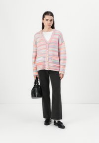 Pieces PCORMAN V NECK CARDIGAN - Gilet - pink/multi-coloured