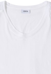 T-shirt blanc à col rond avec détail en dentelle sur les épaules et une étiquette de marque « CECIL » cousue à l’intérieur de l’encolure.