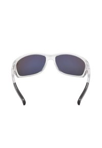 Lunettes de soleil à monture transparente avec des verres rectangulaires foncés et des branches à embouts noirs sur un fond blanc uni.