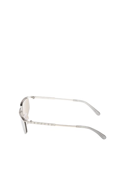 Zilveren metalen zonnebril met een strak ontwerp, dunne scharnieren en een lichtgrijze gradientlens. Inclusief transparante neuspads en gegraveerde details op de scharnieren.
