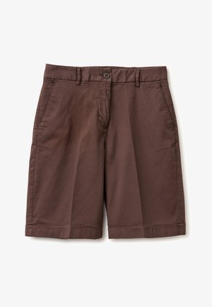 Shorts marron en coton longueur genoux avec fermeture par bouton, passants de ceinture et poches latérales, présentés sur fond blanc.