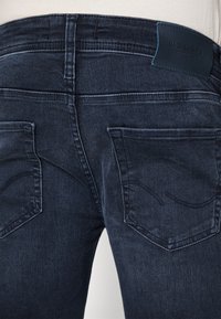 Jack & Jones JJITOM JJORIGINAL SUPER SKINNY FIT - Calças de ganga de corte skinny - blue denim