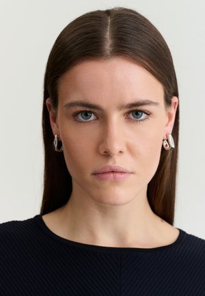 TATUUM, ARTICLE TAG: JEWELLERY - ARTICLE NAME: BRUMI - Σκουλαρίκια - silver-coloured