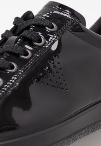 ECCO Matalavartiset tennarit - black