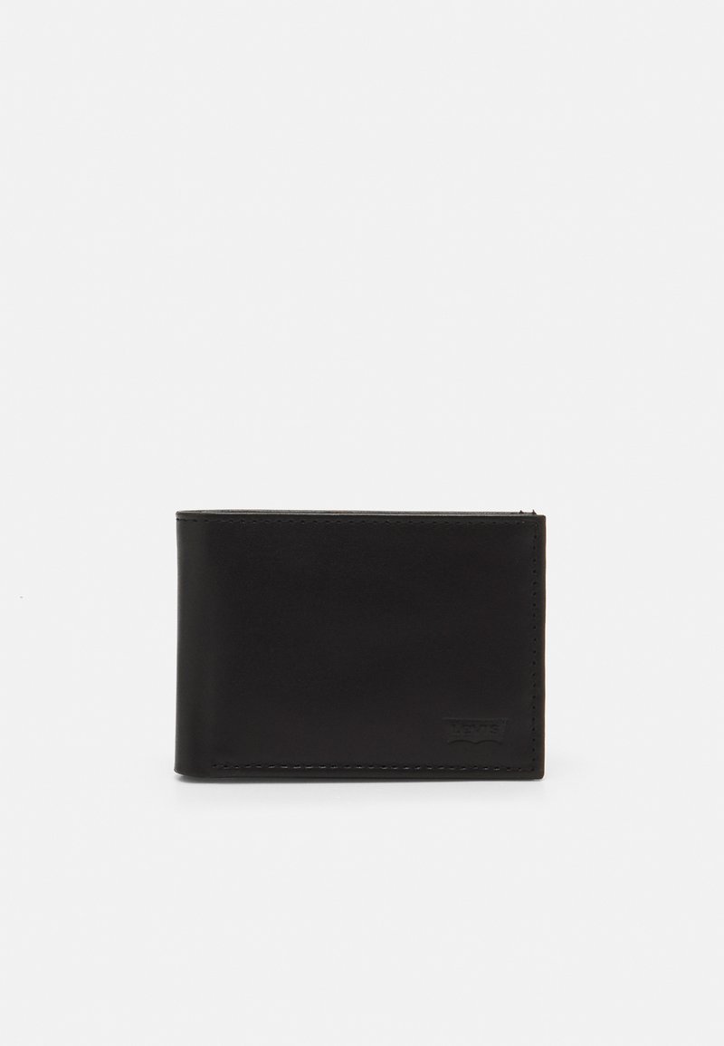 Portefeuille en cuir noir au design épuré, texture lisse et coutures visibles. Présente un petit logo à l'avant. Forme rectangulaire compacte.