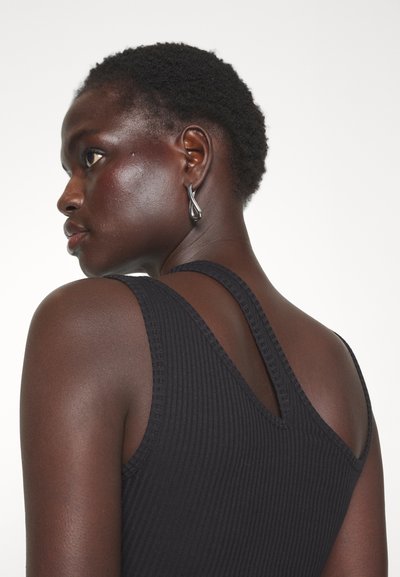 Han Kjøbenhavn CUT OUT MINI DRESS - Šaty do práce - black