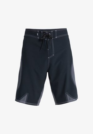 Czarne kąpielówki wykonane z elastycznej tkaniny, z białym kontrastowym przeszyciem, zapięciem na wiązanie z przodu oraz szarymi wstawkami na bocznych panelach.