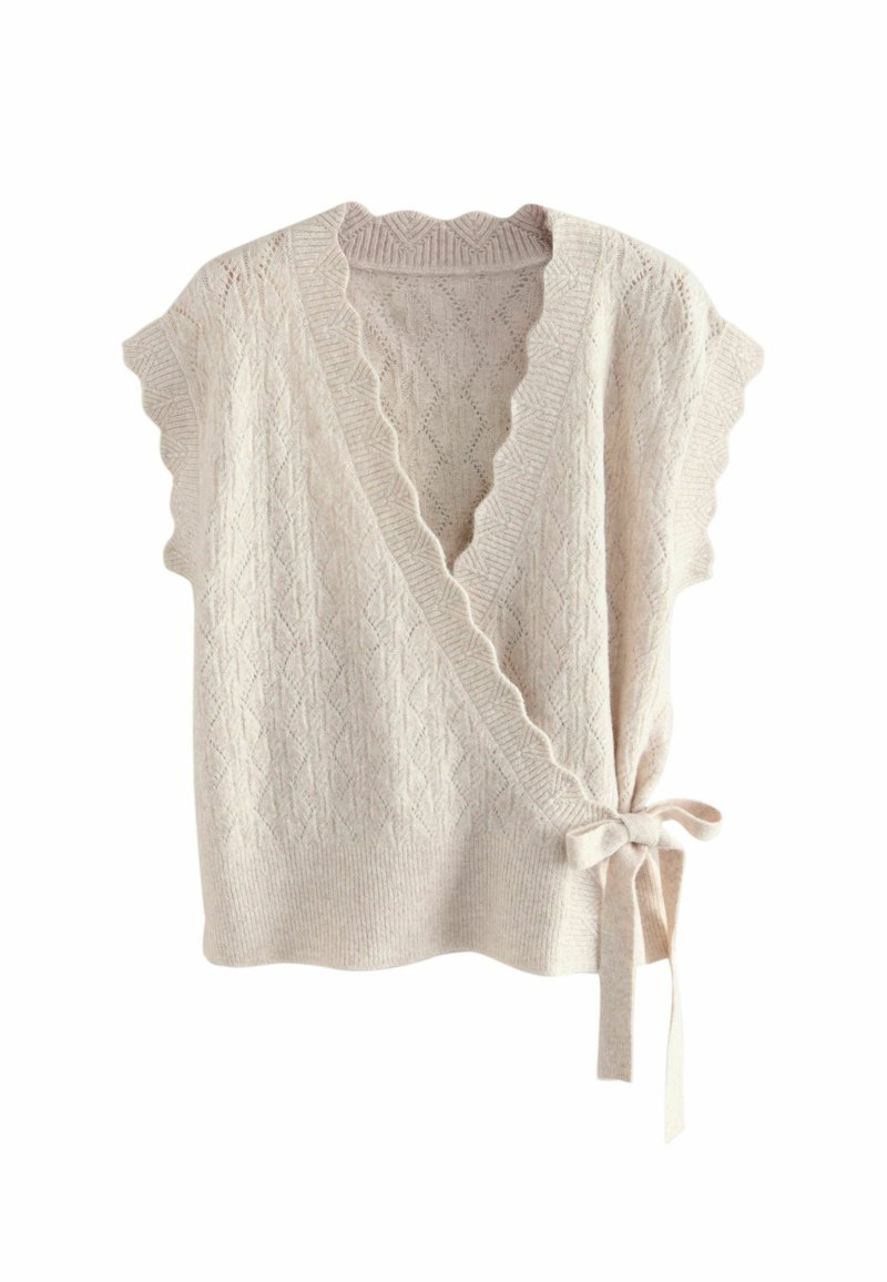 Top avvolgente lavorato a maglia di un morbido colore crema, caratterizzato da un collo a V, maniche corte con bordo scallop, motivo a diamante e dettaglio con fiocco laterale.