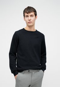 Jack & Jones JJEBASIC CREW NECK NOOS - Neule - navy blazer