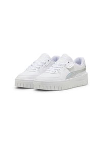 Valged sneakers siledast nahast, ümarate varvastega, tekstureeritud kummitald ja iridessentne aksent külgedel. Sidumiskujundus.
