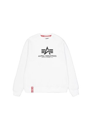 Weißes Sweatshirt mit langen Ärmeln, ausgestattet mit einem schwarzen "Alpha Industries"-Logo und drei gestreiften Akzenten in der Mitte. Rotes Etikett am Saum.
