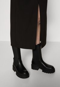 Vero Moda VMTROIAN LONG SKIRT - Zīmuļsvārki - black