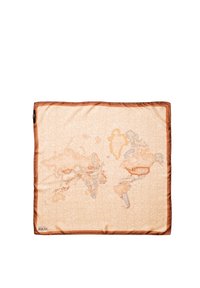Foulard in seta con design della mappa del mondo in morbidi toni beige e accenti marroni, contornato da un orlo liscio e un motivo a griglia.