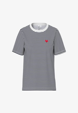 Cămașă cu mâneci scurte, dungi alb-negru, cu guler alb și o inimă roșie mică pe pieptul stâng.