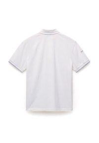 Kortærmet polo-shirt i hvid bomuld, med flad krave, kontrasterende lys blå kant på ærmerne og et lille logo på armen.