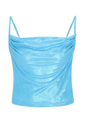 Světle modrý sametový crop top na tenká ramínka s volánkovým výstřihem a hladkou texturou.