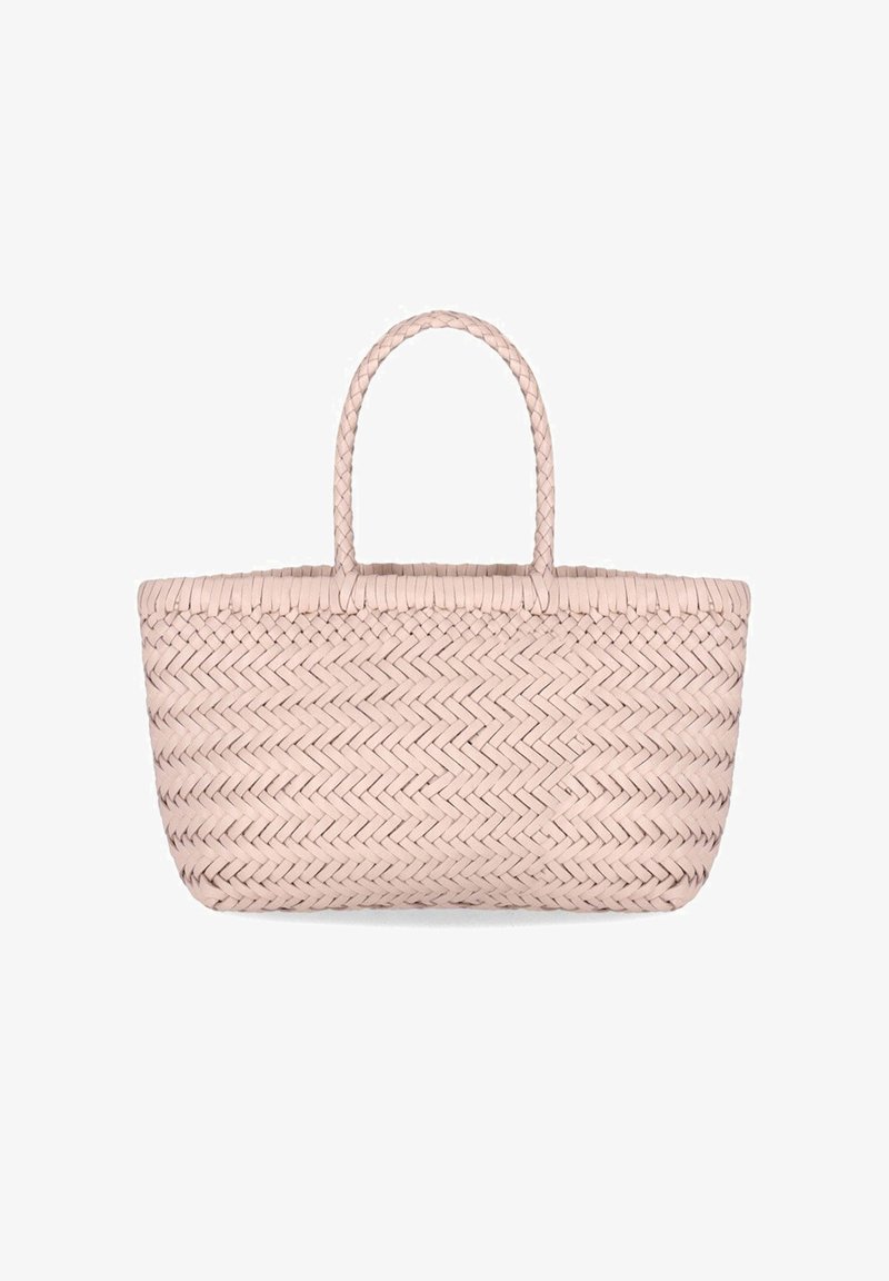 Sac cabas tissé rose clair avec deux poignées tressées et un motif en chevrons sur fond blanc.