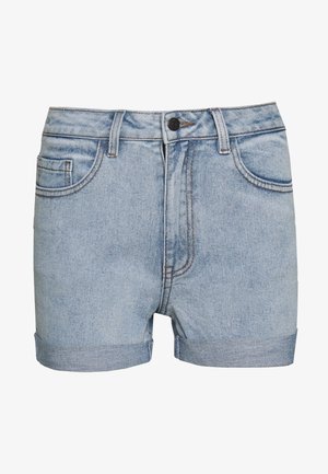 Shorts en denim bleu clair avec ourlets retroussés, fermeture à boutons à l'avant, passants pour ceinture, ainsi que poches avant et petite poche monnaie.