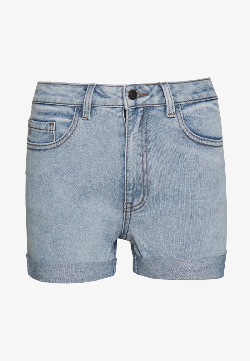Shorts en denim bleu clair avec ourlets retroussés, fermeture à boutons à l'avant, passants pour ceinture, ainsi que poches avant et petite poche monnaie.