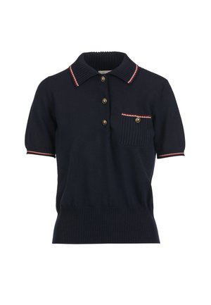 Pomorska polo majica kratkih rukava od pletenog materijala, s rebrastim ovratnikom i rubom, ukrašena zlatnim gumbima i crveno-bijelim obrubom na ovratniku, džepu i rukavima.