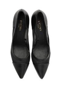 Czarne szpilki z ostrym noskiem. Wykonane ze skóry i siateczki, z gładką powierzchnią i subtelną matową fakturą.