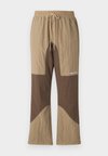 RIPSTOP PANELED - Pantalones - brown