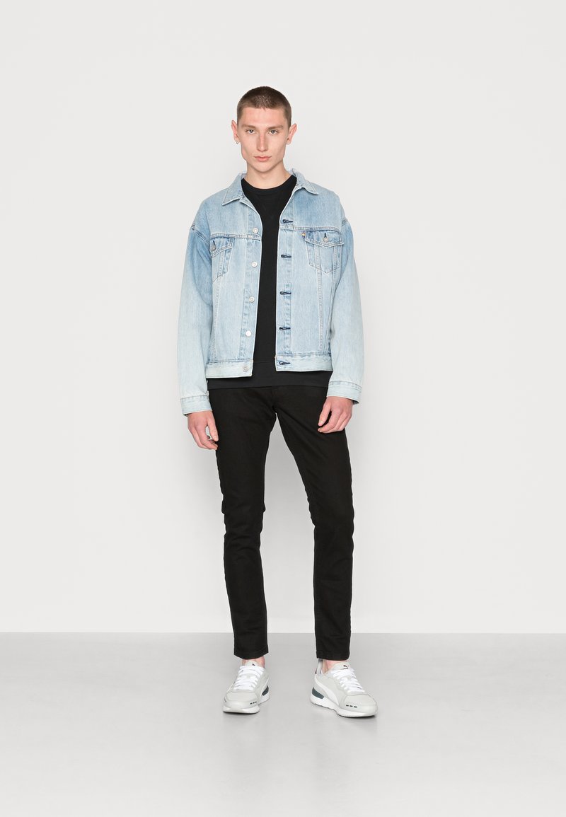 Levi's® PRIDE LIBERATION TRUCKER - Casaco de ganga - blue denim