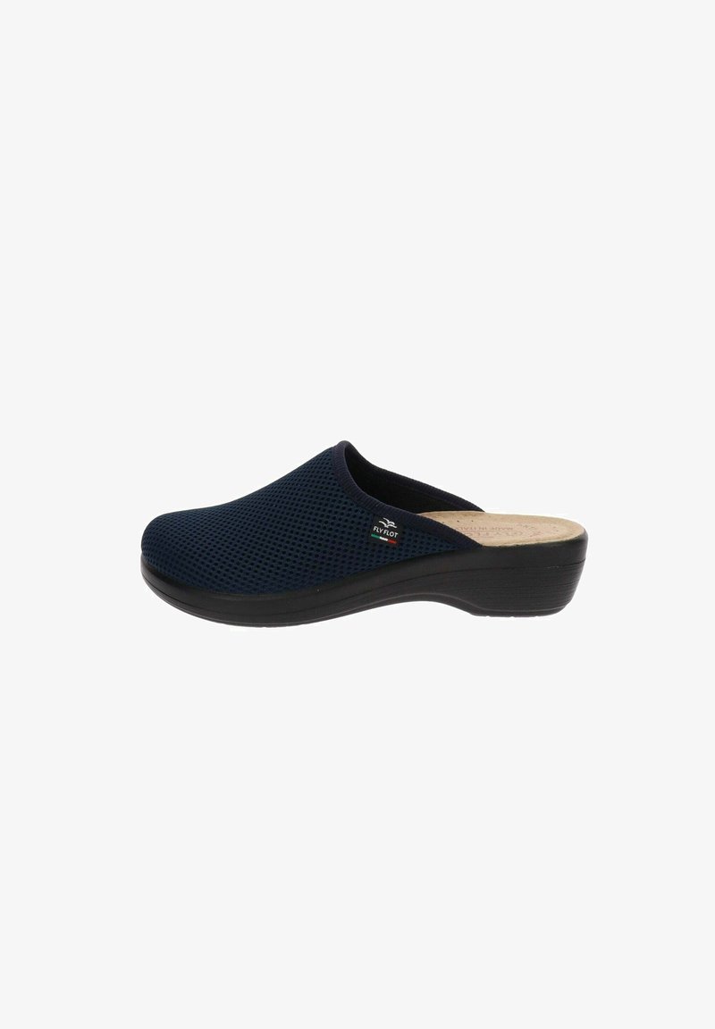 Sabot en filet bleu marine à enfiler avec une semelle noire incurvée, présentant une surface texturée et une semelle en liège pour le confort.