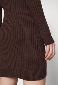 Hollister Co. SWEATER DRESS - Strikket kjole - brown