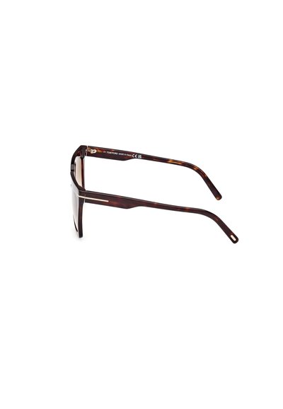 Sköldpaddsmetallsolglasögon med rektangulär ram, som har smala skalmar och en metallisk detalj vid skalmarna. Klara linser.