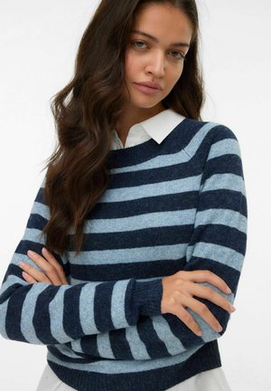 Pull en stripes bleu marine et bleu clair avec un col rond, fabriqué en tissu doux. Présente des manches longues et des poignets côtelés.