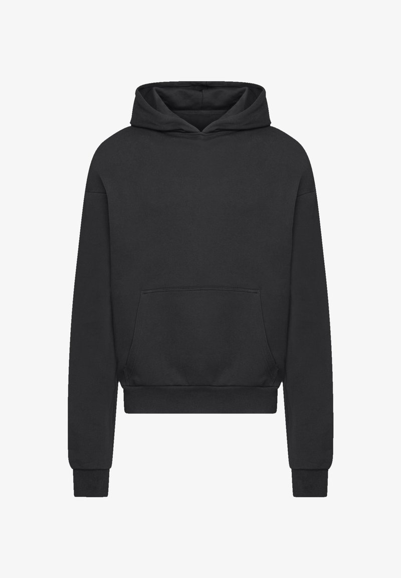 Schwarzer Hoodie im Pullover-Stil mit einer Fronttasche im Kängurudesign und gerippten Bündchen und Saum. Hergestellt aus weichem Stoff mit glatter Textur.