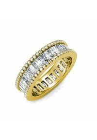 Anello d'oro con più file di gemme chiare rettangolari e tonde, dettagli intricati lungo i bordi, finitura lucida.