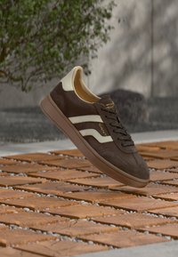 Δεν επιλέχθηκε, mole brown/off white